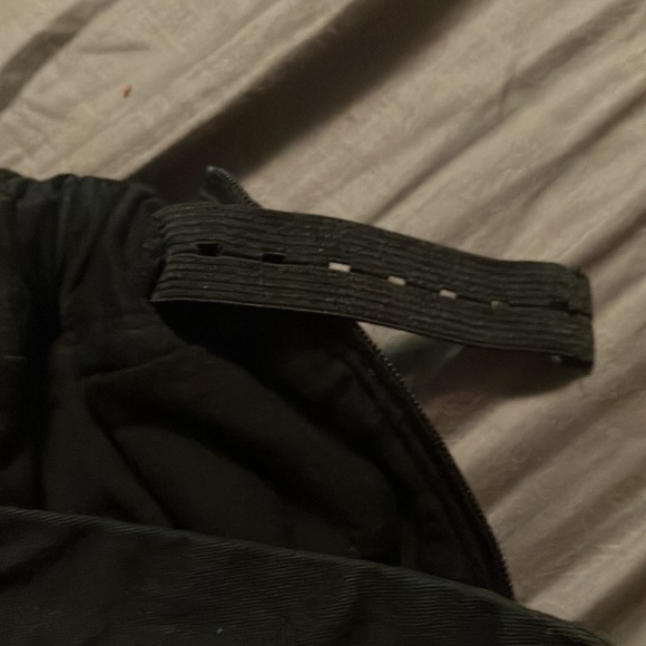 Short black skirt with decorative buttons - Picture 5 of 6